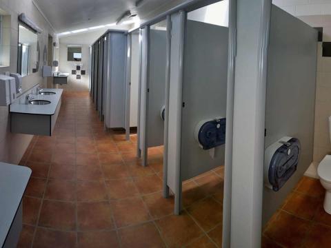 facilities-bathrooms
